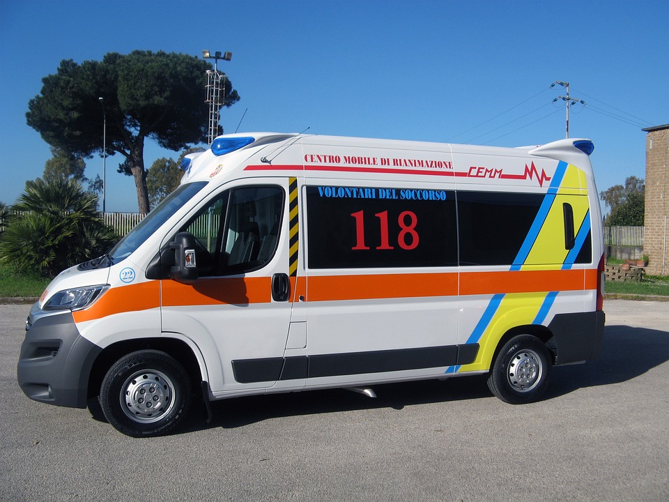 Viterbo, muore 15enne che si schianta con lo scooter contro a un albero