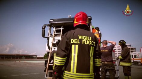 Avegno, torna nella casa in fiamme per salvare i suoi gatti: muore una donna di 70 anni